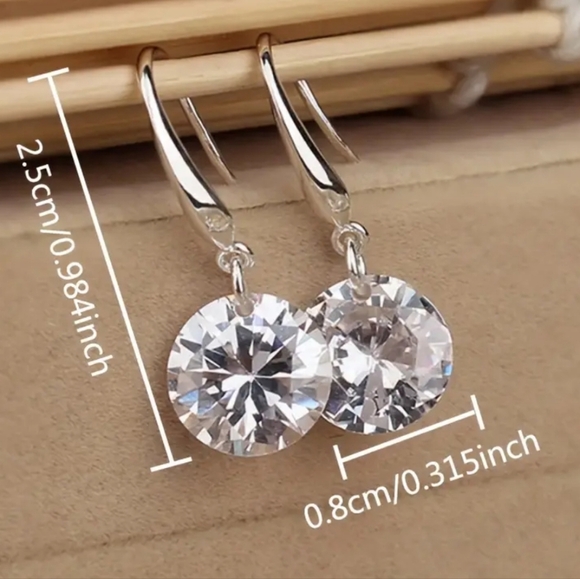 18K Round Earrings - Picture 2 of 4